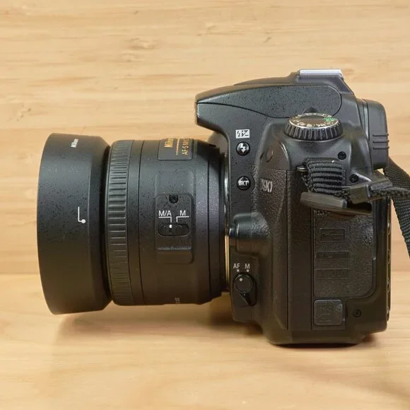 Nikon D90 DSLR 12.3MP with AF‑S DX Nikkor 35mm f/1.8G Lens – Tested - Picture 7 of 13